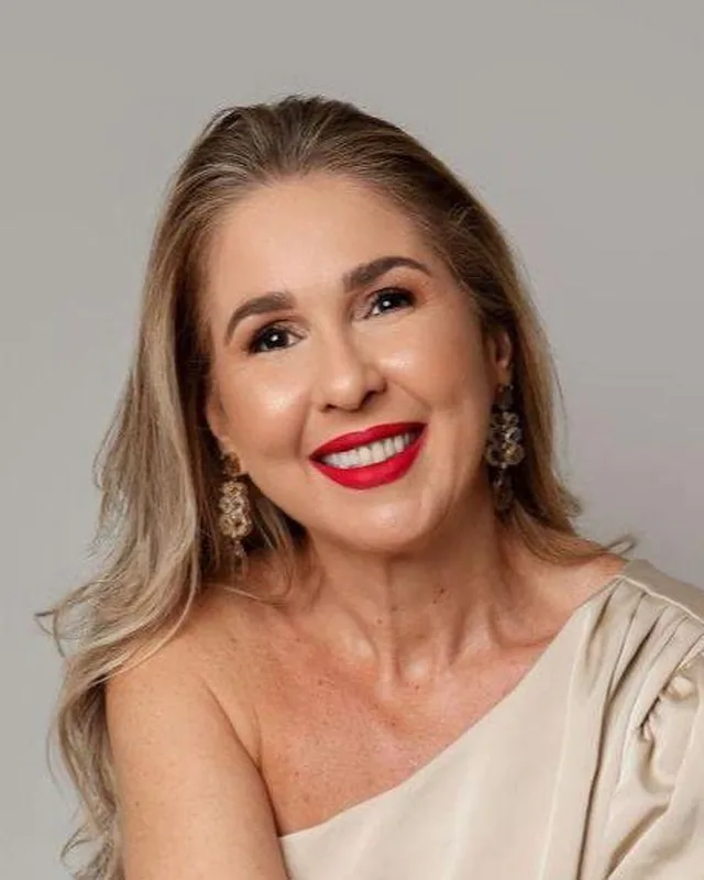 Profa. Dra. Rubia Moura Leite Boczar