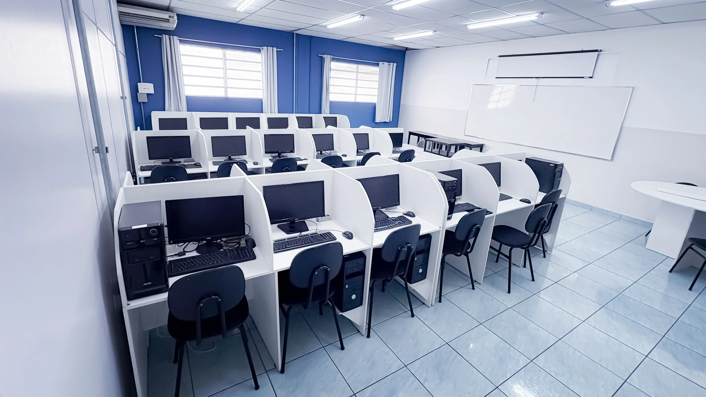 Laboratório de informática do UninCor em Três Corações